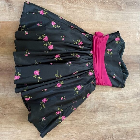 Betsey Johnson EVENING COLLECTION Size 0 Black satin dress with pink embroidered - Picture 7 of 12